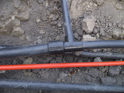 vezérlőkábel hiba esetén a kábel átuhuzható ha védőcsőbe vezettük